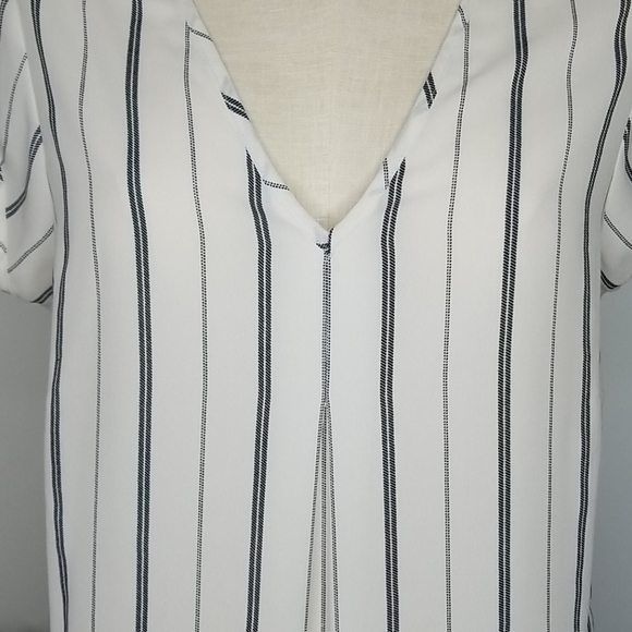 Halogen Striped Short Sleeves Top Medium - Picture 2 of 11